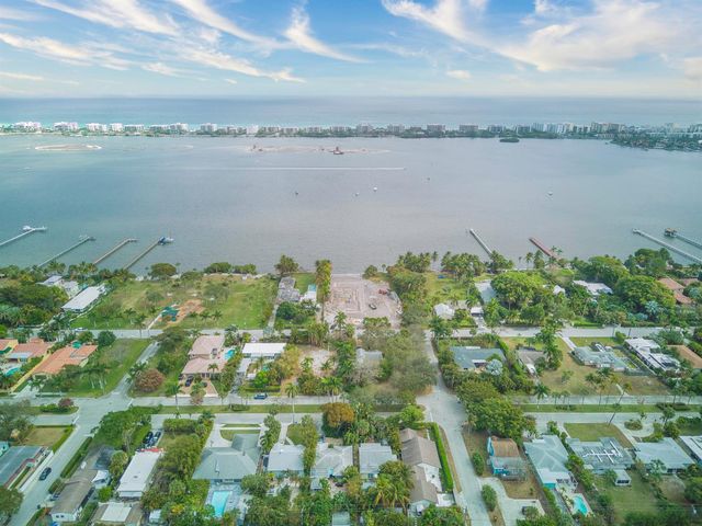 1118 S Palmway, Lake Worth Beach, FL 33460
