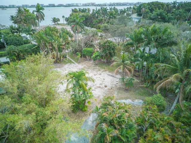 1118 S Palmway, Lake Worth Beach, FL 33460