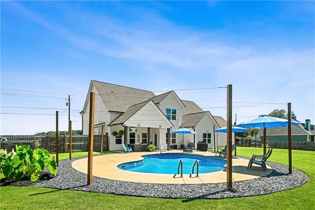 1538 E Lake Road, Mcdonough, GA 30252