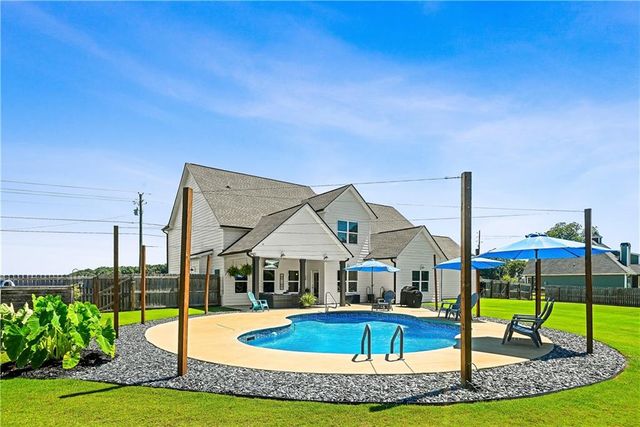 1538 E Lake Road, Mcdonough, GA 30252