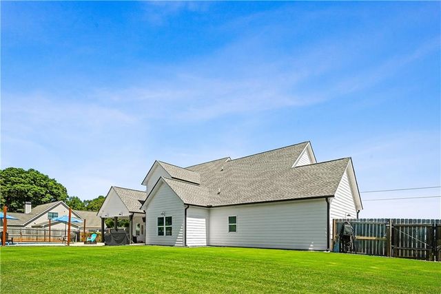 1538 E Lake Road, Mcdonough, GA 30252