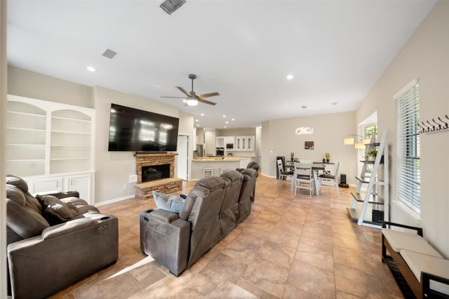 2400 Hollowbrook Lane, Conroe, TX 77384