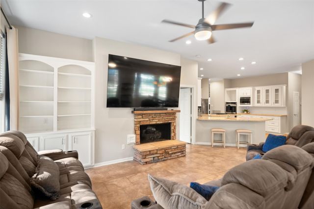 2400 Hollowbrook Lane, Conroe, TX 77384