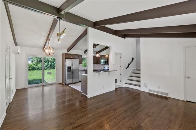 7306 Larsen Lane, Shawnee, KS 66203
