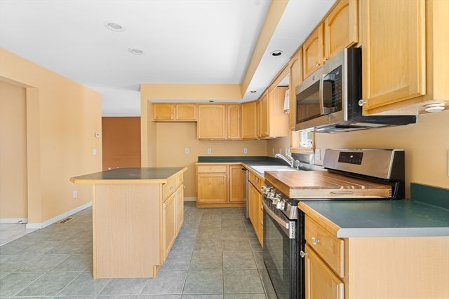 19 Pinehurst Ave, Saugus, MA 01906