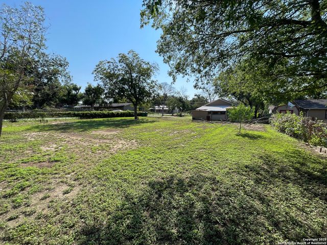 601 Berlin Street, Castroville, TX 78009