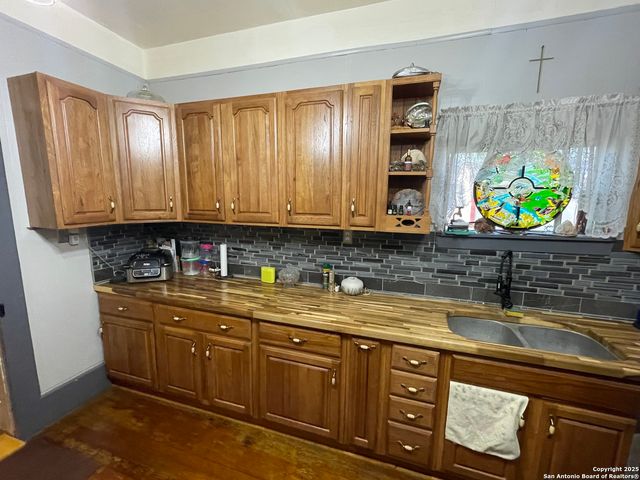 601 Berlin Street, Castroville, TX 78009