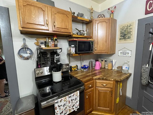 601 Berlin Street, Castroville, TX 78009