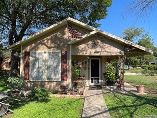 601 Berlin Street, Castroville, TX 78009