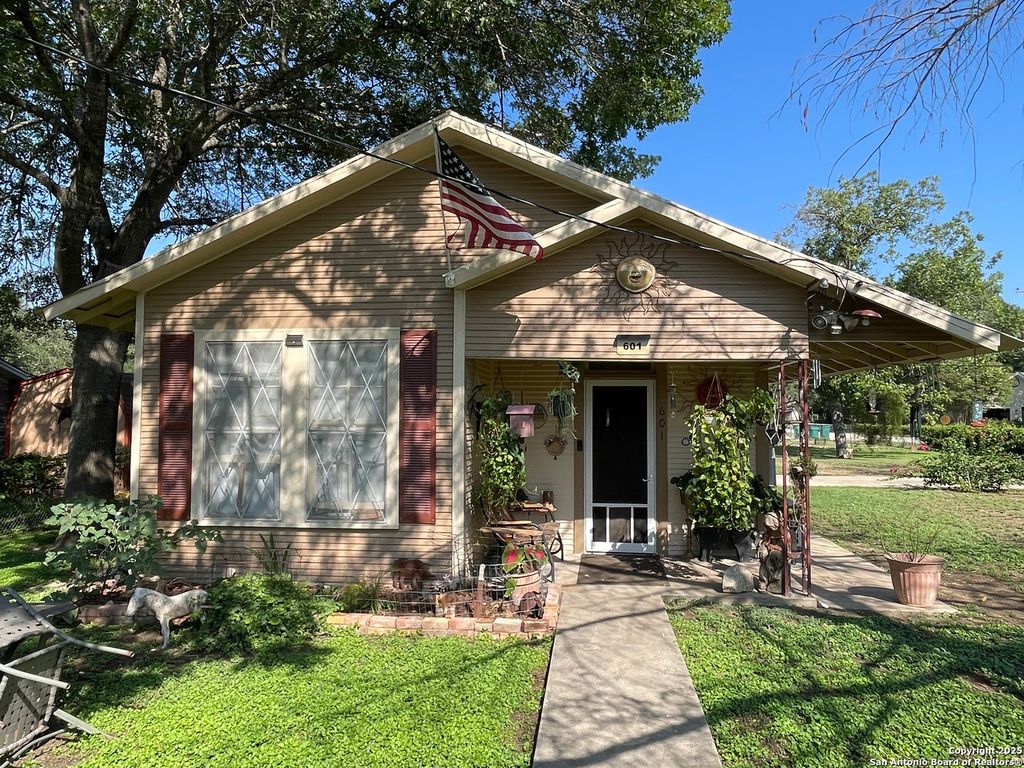 601 Berlin Street, Castroville, TX 78009