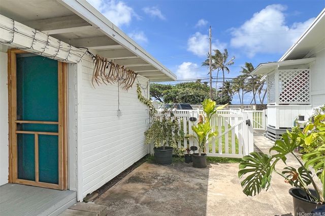 51-452 Kamehameha Highway, Kaaawa, HI 96730