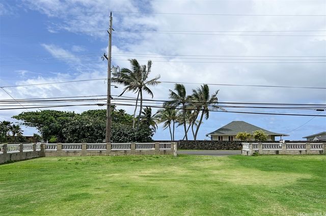 51-452 Kamehameha Highway, Kaaawa, HI 96730