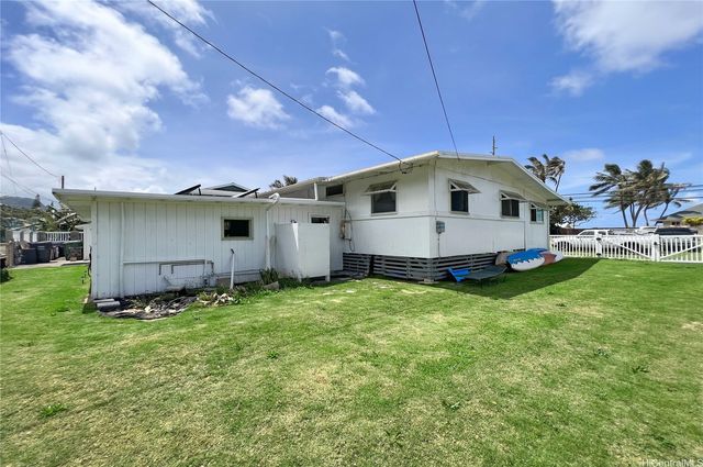 51-452 Kamehameha Highway, Kaaawa, HI 96730