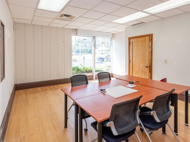 1116 W Centre Avenue, Portage, MI 49024