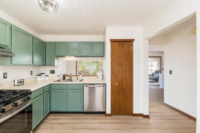 3212 Southern Hills Drive, Pickerington, OH 43147