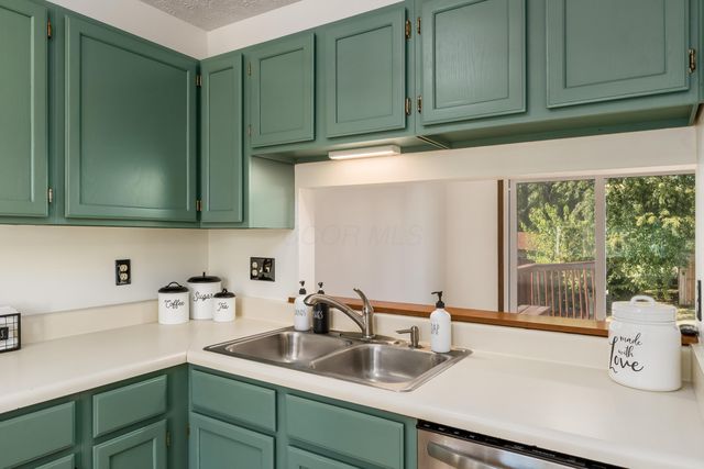 3212 Southern Hills Drive, Pickerington, OH 43147