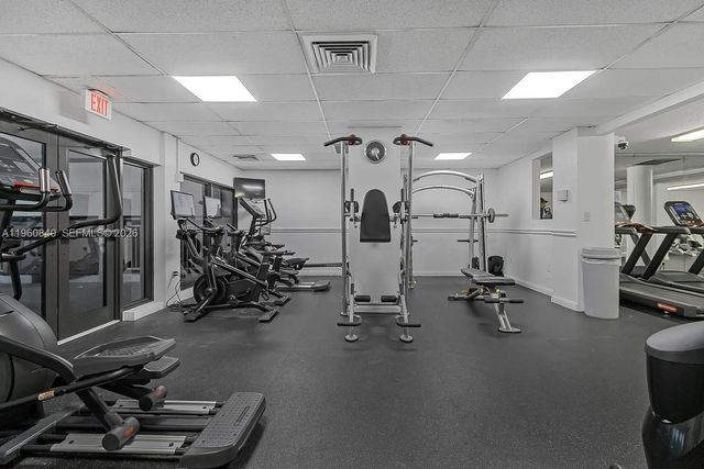 1950 S Ocean Dr 17E, Hallandale Beach, FL 33009