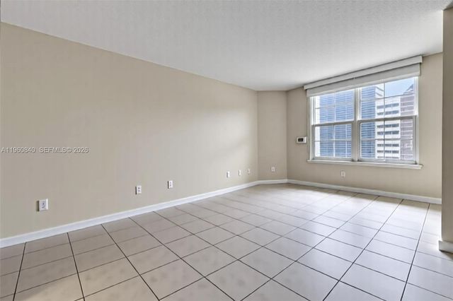 1950 S Ocean Dr 17E, Hallandale Beach, FL 33009