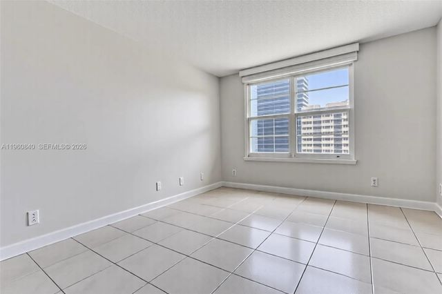 1950 S Ocean Dr 17E, Hallandale Beach, FL 33009
