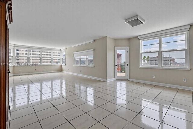 1950 S Ocean Dr 17E, Hallandale Beach, FL 33009