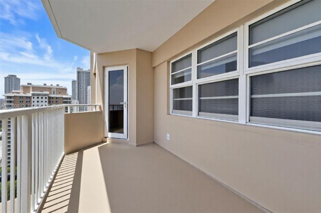 1950 S Ocean Dr 17E, Hallandale Beach, FL 33009