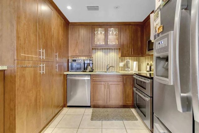 1950 S Ocean Dr 17E, Hallandale Beach, FL 33009