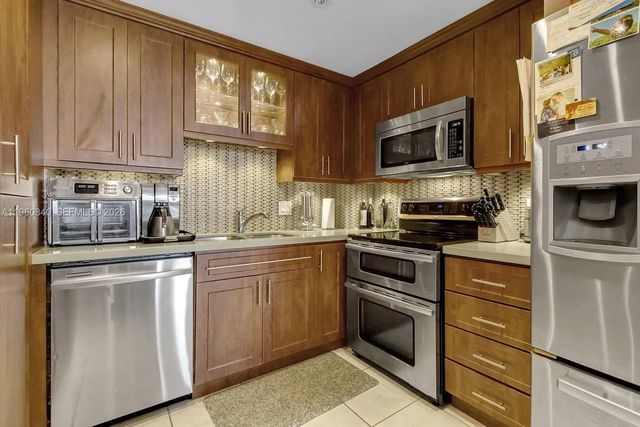 1950 S Ocean Dr 17E, Hallandale Beach, FL 33009