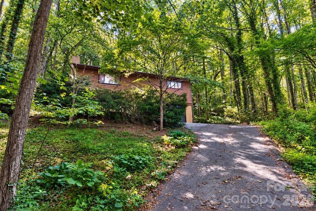 8 Shadywood Circle, Asheville, NC 28803