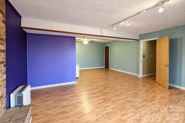 8 Shadywood Circle, Asheville, NC 28803