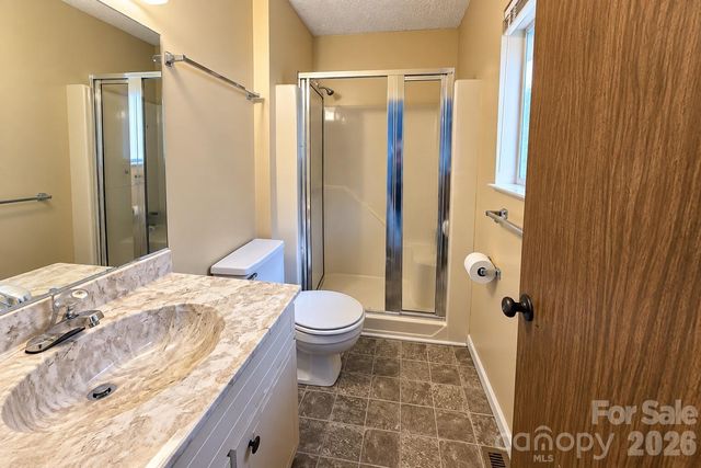 8 Shadywood Circle, Asheville, NC 28803