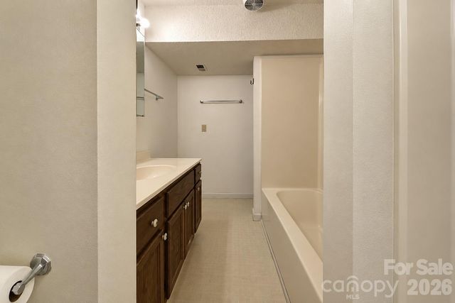 8 Shadywood Circle, Asheville, NC 28803