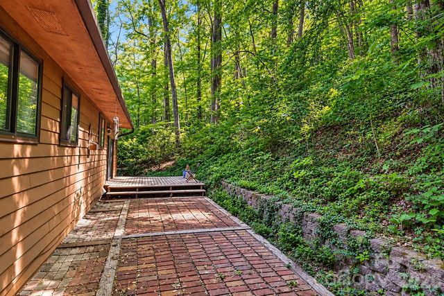 8 Shadywood Circle, Asheville, NC 28803