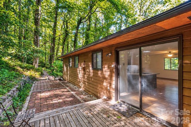 8 Shadywood Circle, Asheville, NC 28803