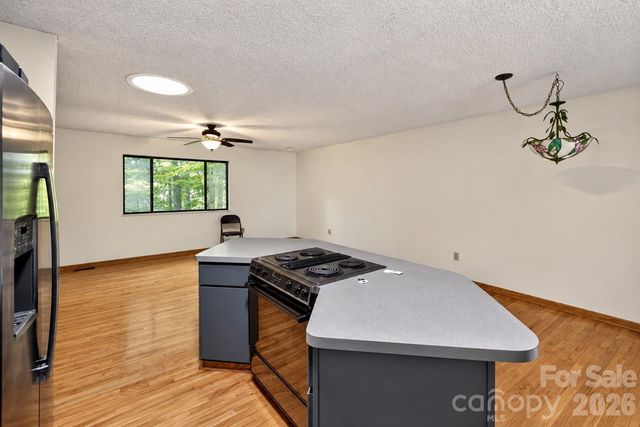 8 Shadywood Circle, Asheville, NC 28803