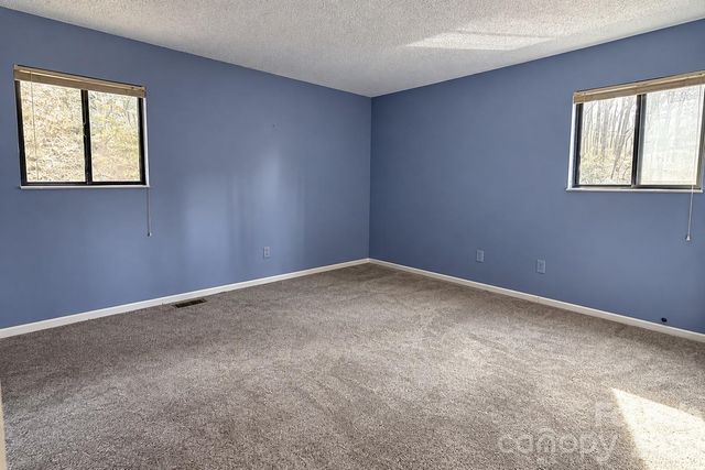 8 Shadywood Circle, Asheville, NC 28803