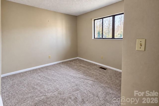 8 Shadywood Circle, Asheville, NC 28803