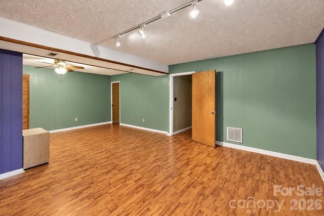 8 Shadywood Circle, Asheville, NC 28803