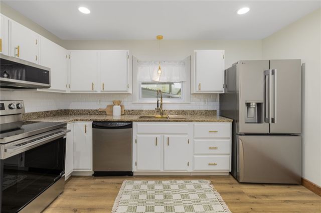 461 River Road, Lincoln, RI 02865