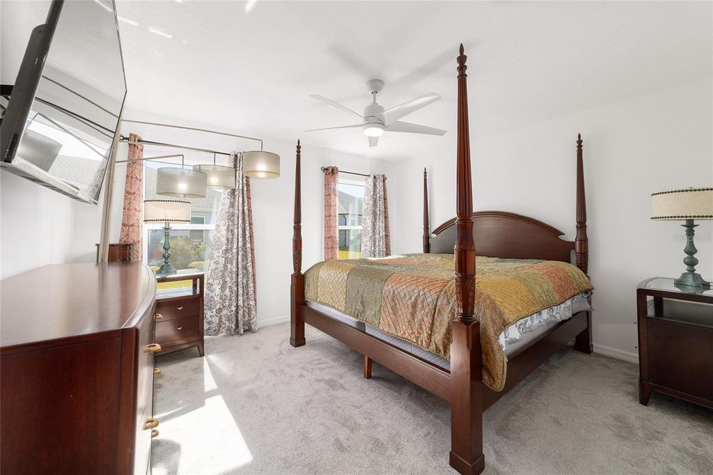 Image 15 of property listing at 1558 NETHERTON LANE, The Villages, FL 34762