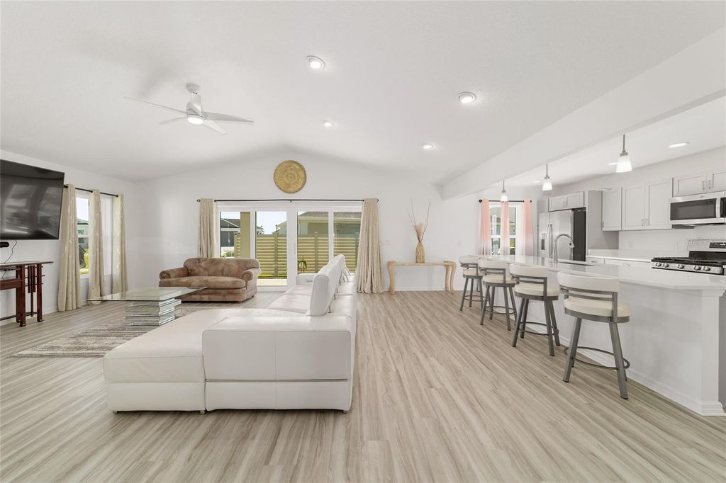 Image 4 of property listing at 1558 NETHERTON LANE, The Villages, FL 34762