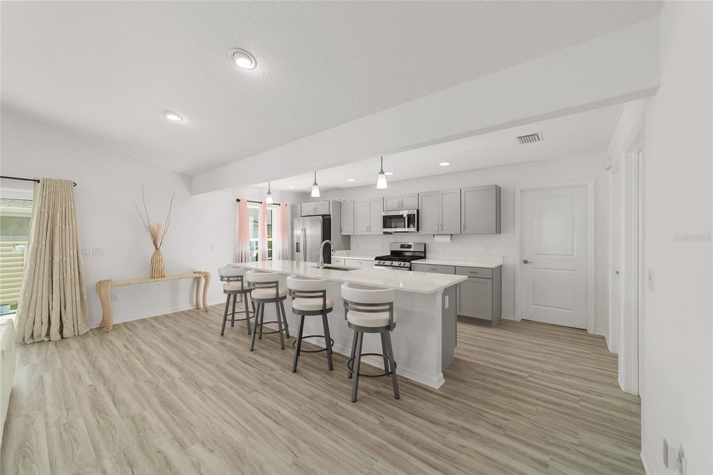 Image 10 of property listing at 1558 NETHERTON LANE, The Villages, FL 34762