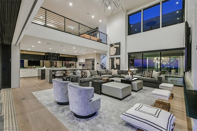 807 Magnum Cliff Court, Henderson, NV 89012
