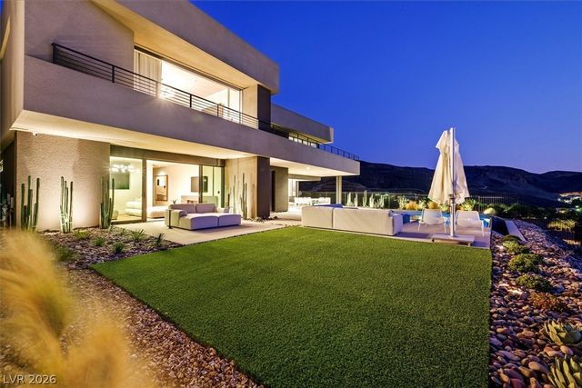 807 Magnum Cliff Court, Henderson, NV 89012