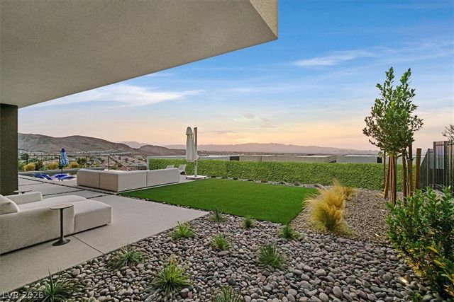 807 Magnum Cliff Court, Henderson, NV 89012