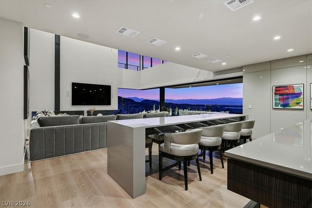 807 Magnum Cliff Court, Henderson, NV 89012