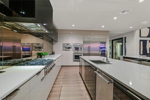 807 Magnum Cliff Court, Henderson, NV 89012