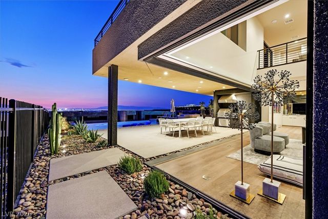807 Magnum Cliff Court, Henderson, NV 89012