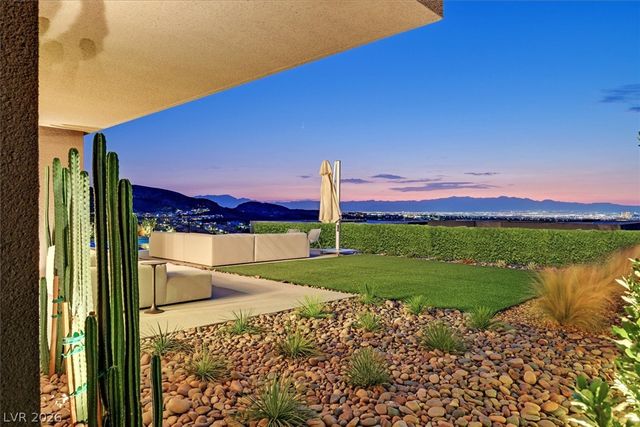 807 Magnum Cliff Court, Henderson, NV 89012