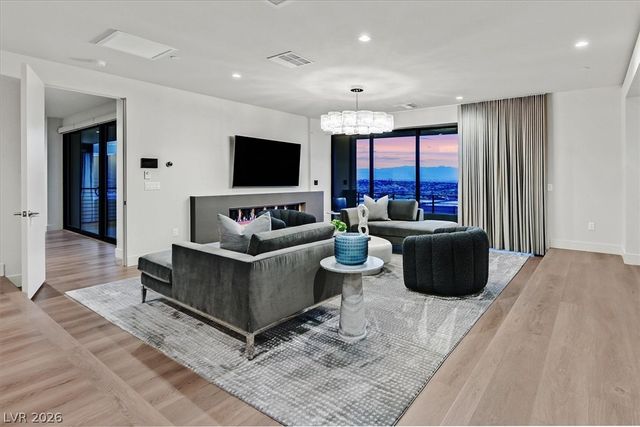 807 Magnum Cliff Court, Henderson, NV 89012