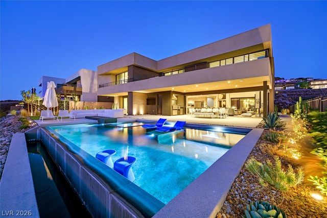 807 Magnum Cliff Court, Henderson, NV 89012